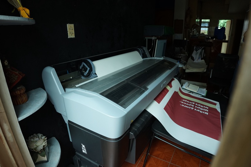 Large-format printer creating a garment print